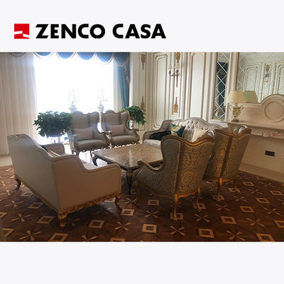 Muebles de ocio de estilo europeo en el vestíbulo del hotel, con sofá, silla de ocio, mesa de café