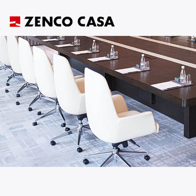 Muebles de la sala de reuniones del hotel Conjunto de sillas blancas y una gran mesa de conferencias