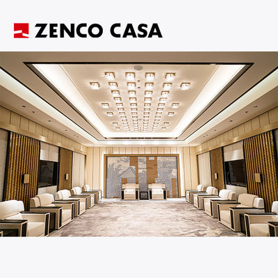El conjunto de muebles de la sala de recepción del hotel VIP incluye un sillón blanco y una mesa de café de madera sólida
