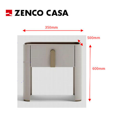 Muebles modernos de suites de hotel con cama de rey, mesa de escritura y silla de escritura, etc.
